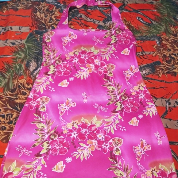 Dresses - Picture 1 of 8